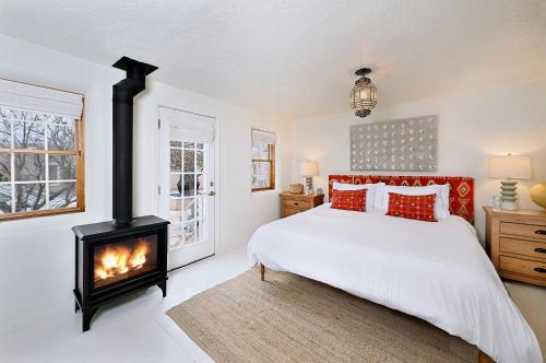 Downtown Santa Fe House | Inviting Dos Hermanas Casita 1: Downtown Cozy Studio