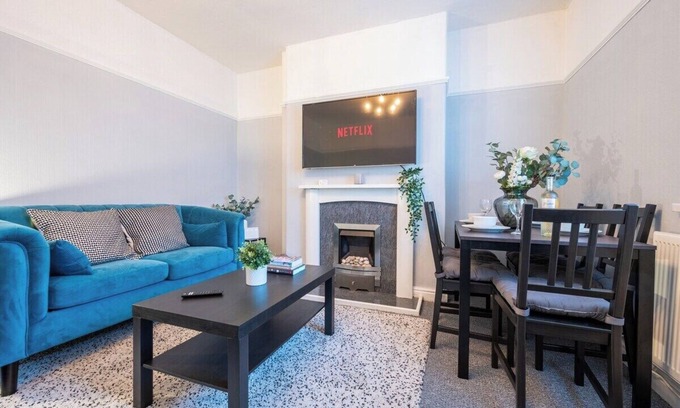 Newport House | Family-Friendly Stay at Dos Road by Tŷ SA with Breakfast