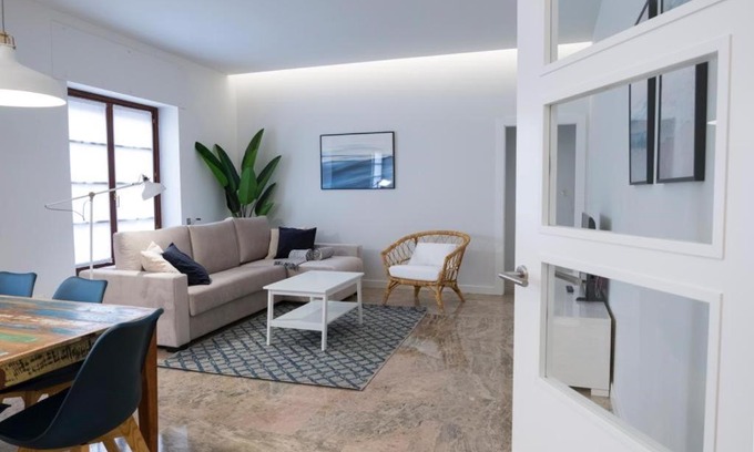 Zaragoza Old Town Apartment | Exclusive Dos Torres on Calle Alfonso I - 4-Star Family Retreat