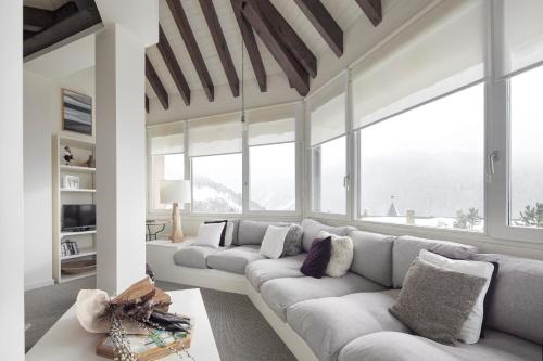 Beret Apartment | Enjoy Family-Friendly Comfort at Dossau by FeelFree Rentals