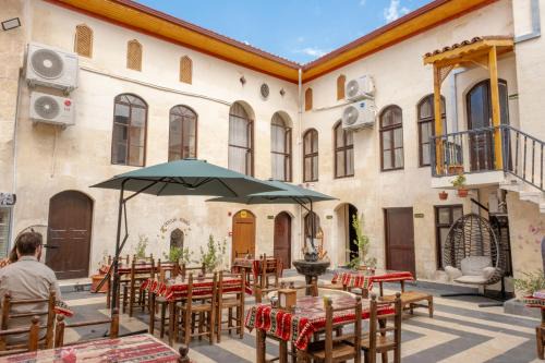 Sahinbey Hotel | Discover Comfort at Dostlar Konagi - Pet Friendly Stay