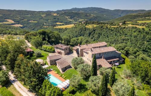 Todi Apartment | Discover Dostoevskij: Ideal 4-Star Retreat with Pool