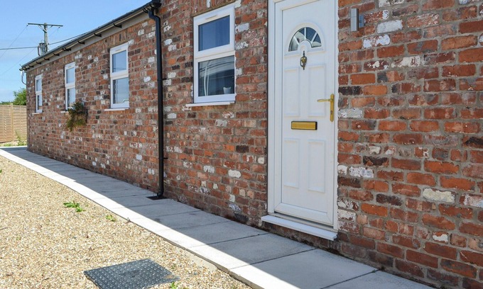 Reighton Cottage | Cozy 2 Bedroom Accommodation with Ocean Views in Reighton