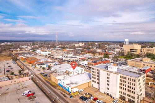 Longview Apartment | Pet-Friendly Retreat at Dottie's Loft 202 for Families