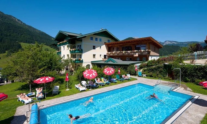 Sankt Martin am Tennengebirge House | Cozy Double Room with Spa Access at Wohlfühlhotel Martinerhof