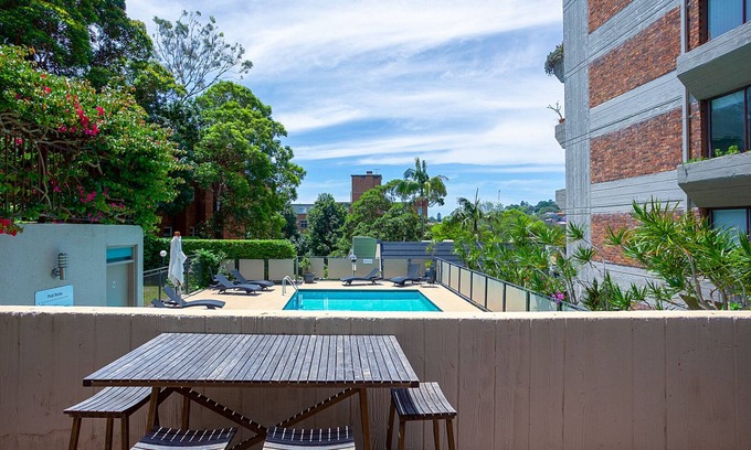 Double Bay Apartment | Relaxing Double Bay Three-Bedroom Apartment with Pool