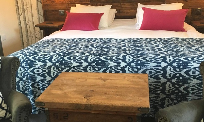 Hutton le Hole Apartment | Guest Rated 10/10: Double Bed with Kitchen and Terrace