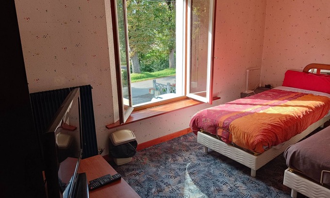 Fruges Bed & Breakfast | Comfortable River View Retreat with Essential Amenities
