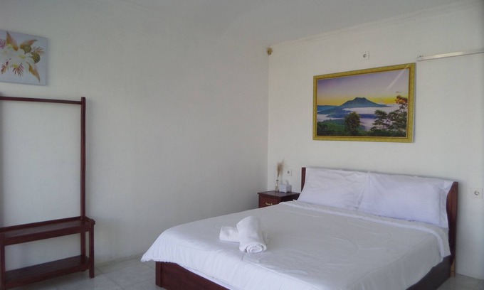 Kintamani Bed & Breakfast | Relaxing Double Bedroom with Pool View in Kintamani