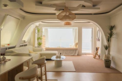 Haeundae House | Double-decker pension Ocean view duplex with a view of Cheongsapo Beach train #High-rise view#Ocean front view