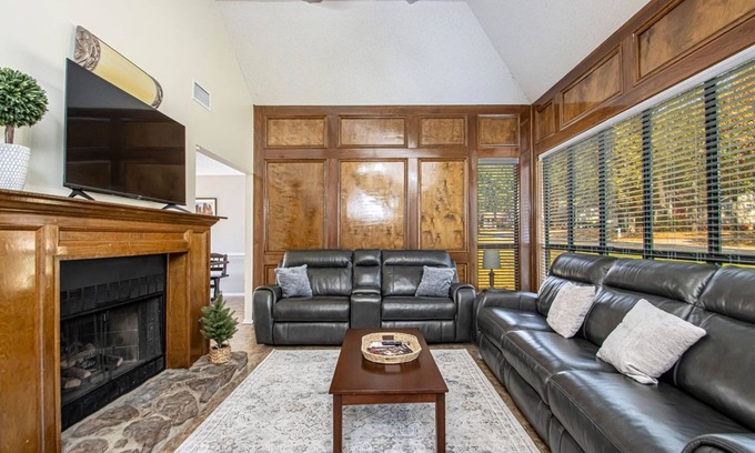 Sherwood House | Family-Friendly Double Diamond Rentals with Pool & Spa