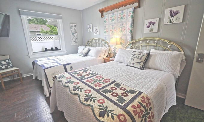 Frankenmuth Bed & Breakfast | Delightful Double Bed & Breakfast with Relaxing Hot Tub
