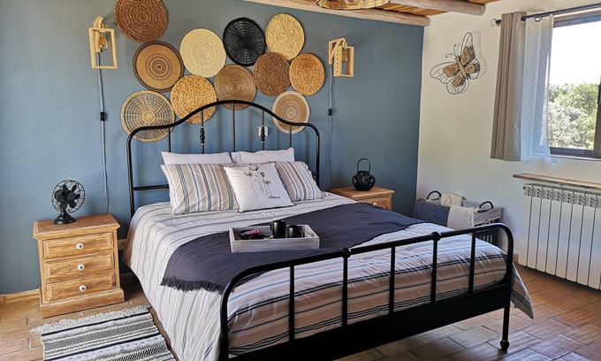 Tor Bed & Breakfast | Relaxing Double Guest Room with Pool - B&B in Algarve