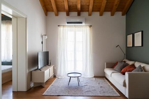 Udine Apartment | Elegant Old Town Apartment with Parking & Family Amenities