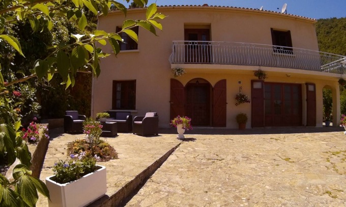 Santo-Pietro-di-Venaco House | Perfect Double Room with Private Bathroom and Pool Access