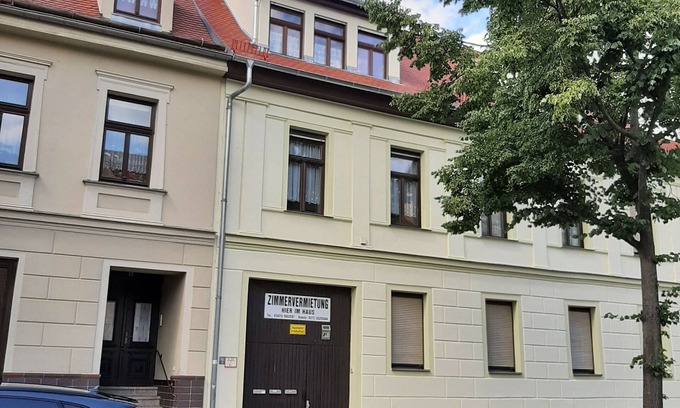 Lutherstadt Eisleben Apartment | Cozy Double Room with Breakfast & Pet-Friendly Options
