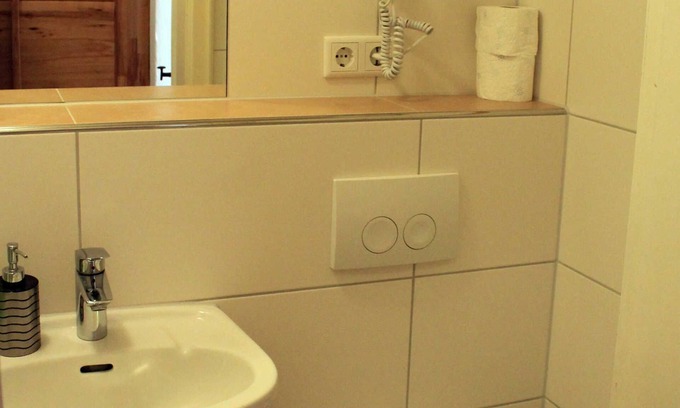 Bad Windsheim Cottage | Cozy Double Room at Pension Pastoriushaus with Breakfast