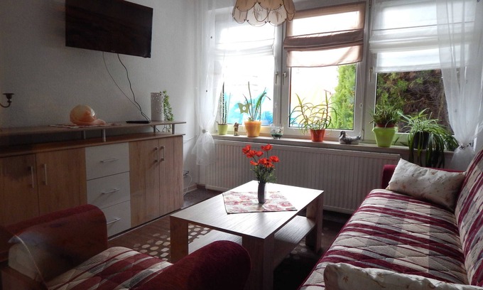 Guestrow Apartment | Cozy Double Room - Apartments Güstrow with Breakfast Included