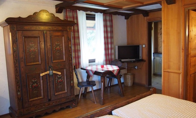 Tennenbronn Apartment | Cozy Double Room 5 with Shower and Breakfast Included