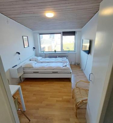 Norresundby Apartment | Double room 6 with Free Parking