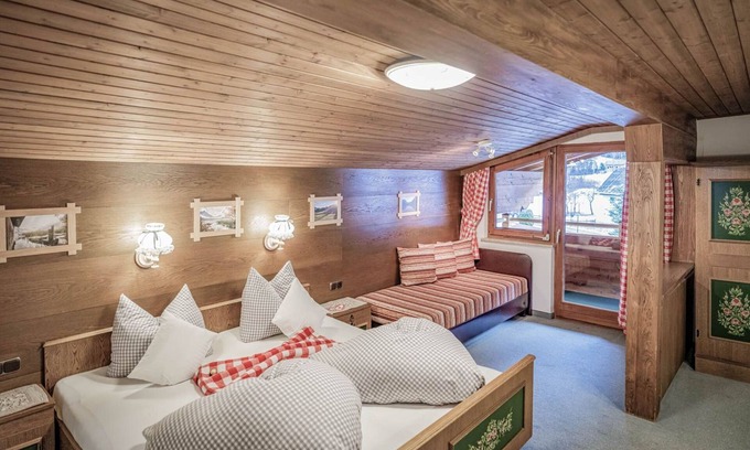 Haldensee Apartment | Comfortable Double Room at Guesthouse Elfriede Awaits