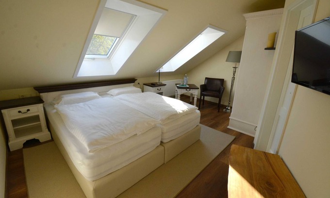 Neustrelitz Cottage | Cozy Double Room at Wildhof with Breakfast & Pet-Friendly