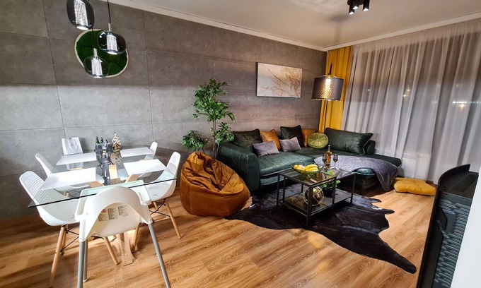 Shiligarnika Apartment | Inviting Double Room Apartment with Balcony at Mountain Spa Resort
