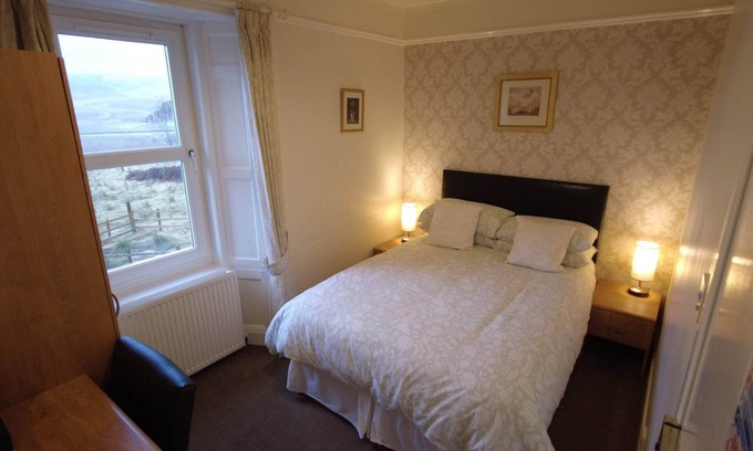 Crianlarich Bed & Breakfast | Comfortable Double Room at Inverardran House with Breakfast