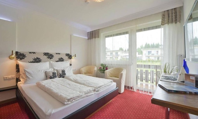 Drobollach am Faakersee House | Relaxing Double Room with Balcony at Biohof Naturzeit