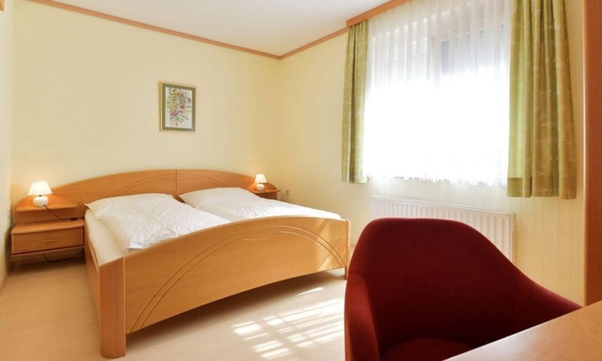 Illmitz Apartment | Comfortable Double Room at Blumenhof Wegleitner