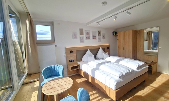 Langenargen Apartment | Cozy Double Room with Ocean Views and Pool Access