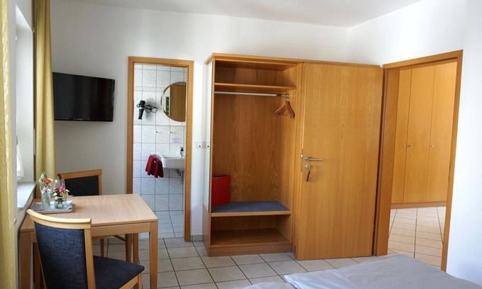 Losnich Bed & Breakfast | Classic Double Room at Kiebel Winery & Guest House