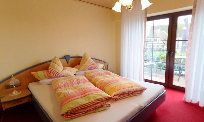Hagnau Apartment | Cozy Double Room with Balcony and Spectacular Views