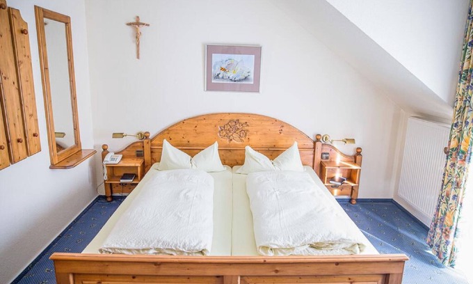 Obersasbach Apartment | Cozy Double Room with Breakfast - Perfect for Families