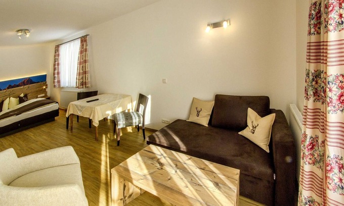 Nesselwaengle Apartment | Double room DELUXE 2 - Apartments and Pension Mariandl