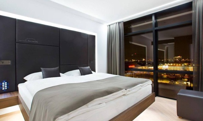 Laakirchen House | Experience DZ Deluxe Panoramablick at Cool Mama Hotel