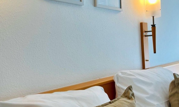 Walsheim Apartment | Deluxe Double Room with Private Bathroom and Balcony