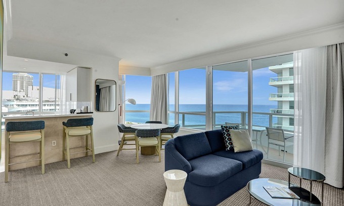 Mid Beach Apartment | Deluxe Double Room Suite in Fontainebleau – 9.8/10 Rated