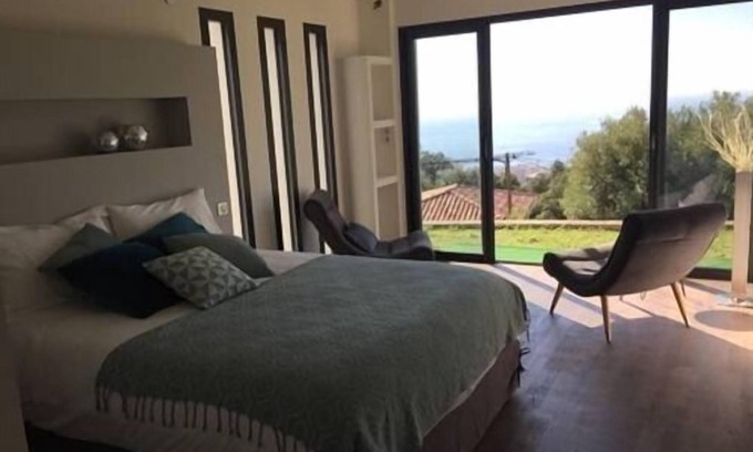 Ville-di-Pietrabugno House | Deluxe Sea View Double Room with Breakfast & Kitchen Access
