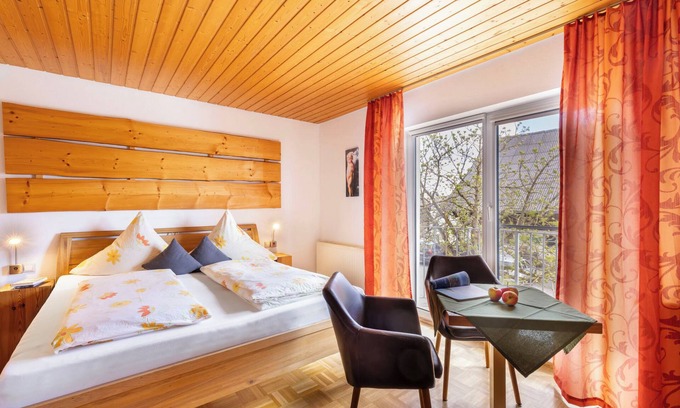 Salem Apartment | Comfortable Double Room Falke with Kitchen & Breakfast