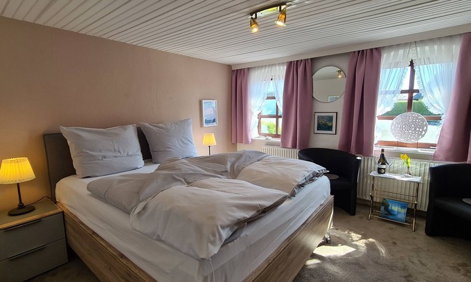 Olpenitzdorf Apartment | Cozy Double Room for 2 with Oceanfront Views in Kappeln