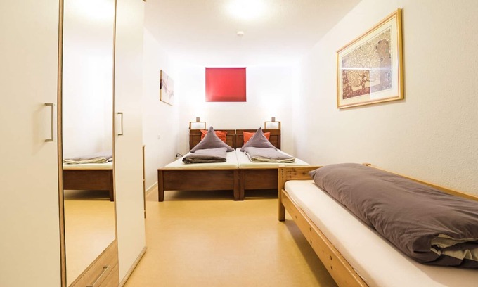 Bronnzell Apartment | Cozy Double Room for 2 Guests in Fulda with Breakfast