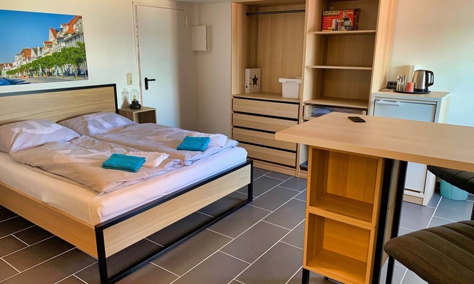 Ronnau Apartment | Cozy Apartment for Two with Oceanfront View in Lübeck