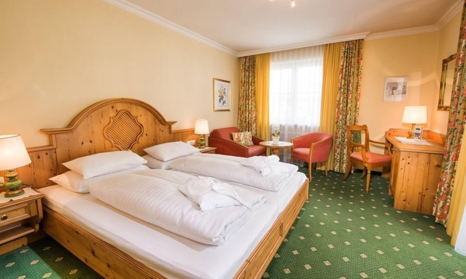 Dorfgastein Hotel | Cozy Double Room at Römerhof Landhotel with Spa Access