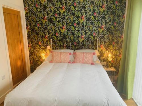 Egloshayle House | Oceanfront Double Room with Breakfast & Great Review Score