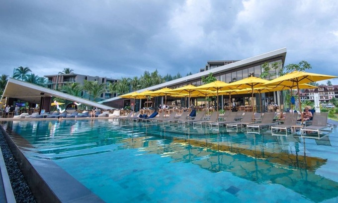 Khuekkhak Resort | Relaxing Double Room with Grand Pool Access Awaits You