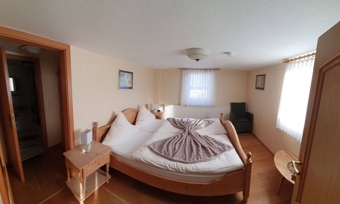 Sorpetal Apartment | Cozy Double Room "Hofblick 1" with Breakfast Included