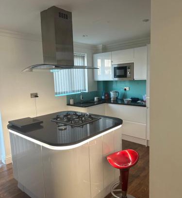 Basildon House | Comfortable Double Room in Pitsea with Hot Tub Access