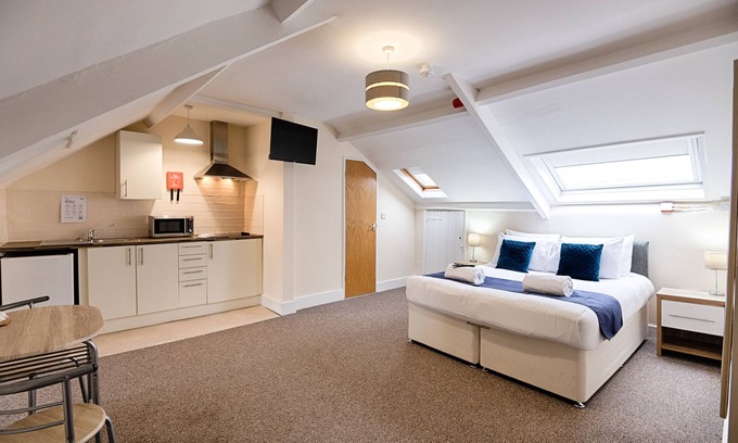 Gorseinon Apartment | Double Room, Kitchen, Parking