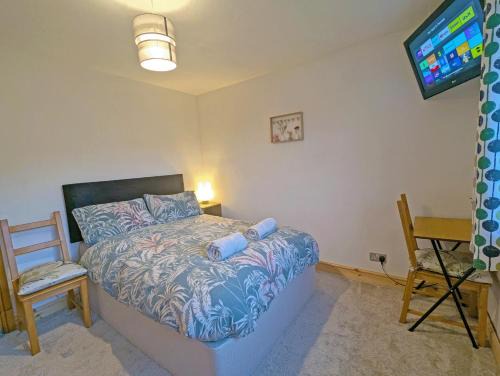 Bromley Cross House | Comfortable Double Room with Easy Transport Access
